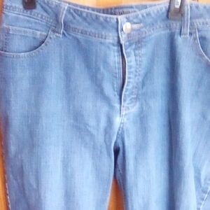 Classic Blue Women's Cropped Jeans